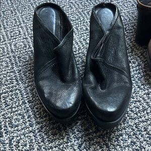 Donald J. Pliner Black Leather Mules